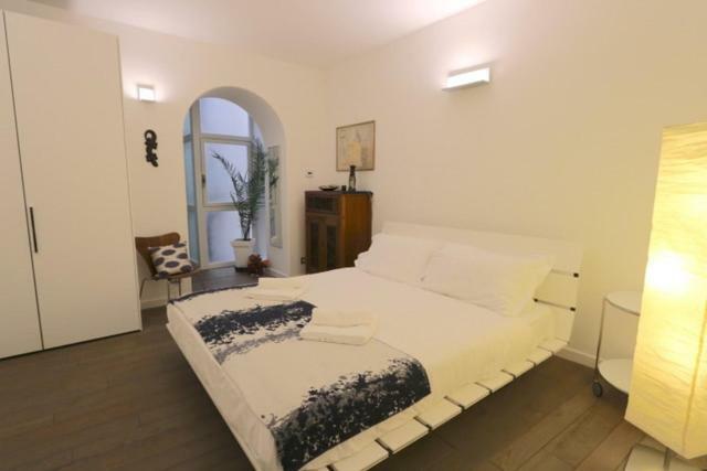 Como Design Apartment - byMyHomeinComo Exterior foto